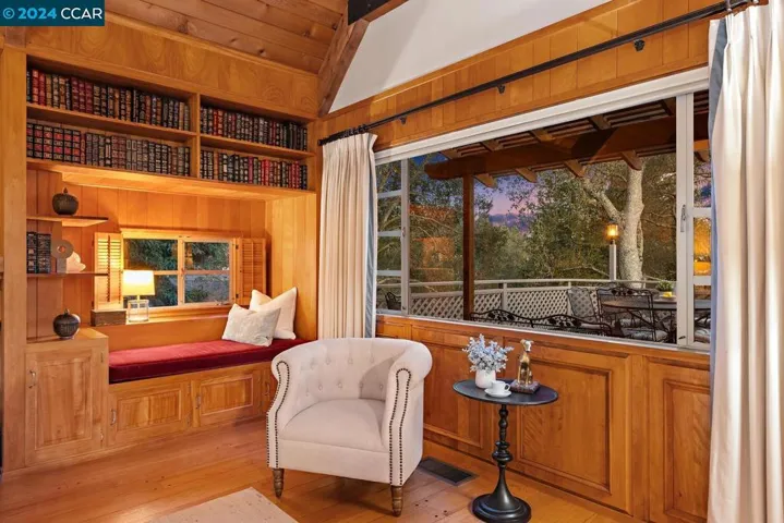 50 La Campana, Orinda, California 94563