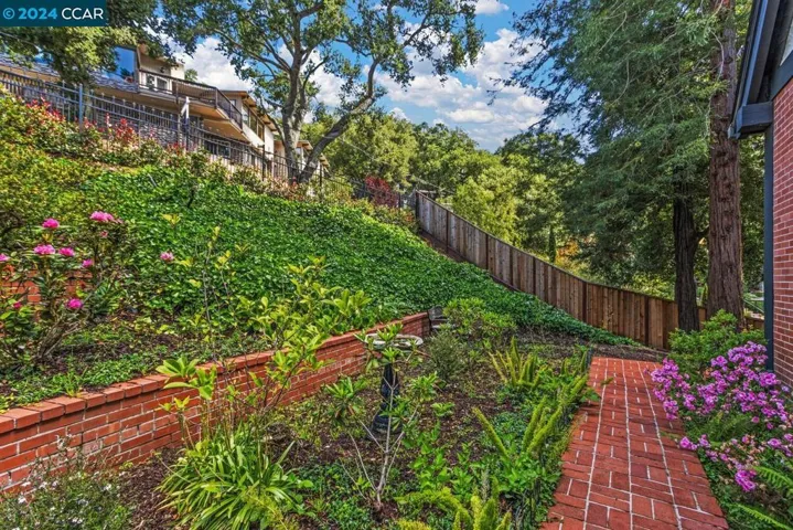 50 La Campana, Orinda, California 94563