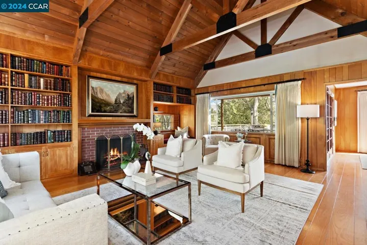 50 La Campana, Orinda, California 94563