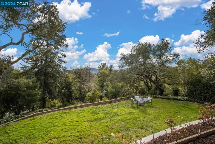 50 La Campana, Orinda, California 94563