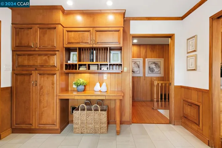 50 La Campana, Orinda, California 94563