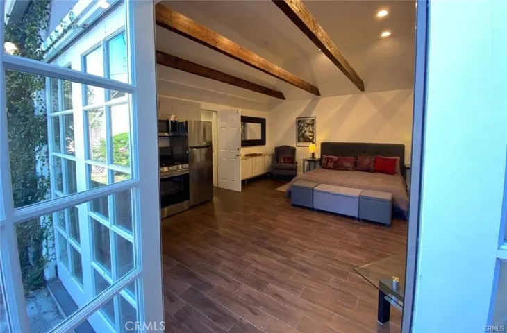4710 Burnet, Sherman Oaks, California 91403