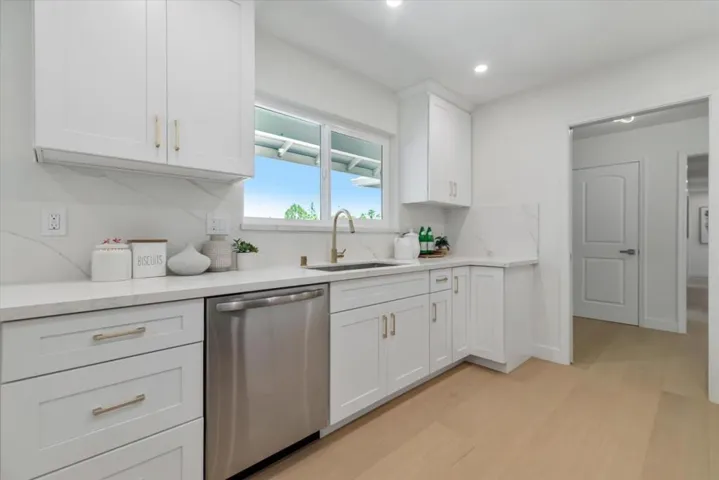 19701 Via Escuela Drive, Saratoga, California 95070