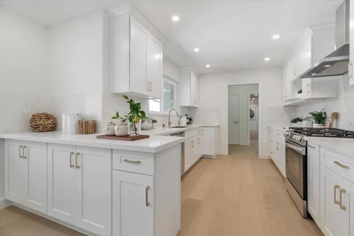 19701 Via Escuela Drive, Saratoga, California 95070