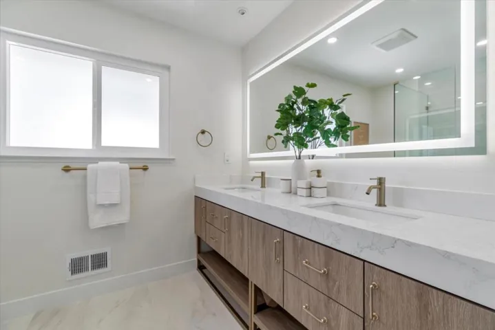 19701 Via Escuela Drive, Saratoga, California 95070