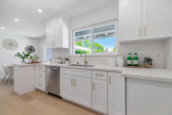 19701 Via Escuela Drive, Saratoga, California 95070