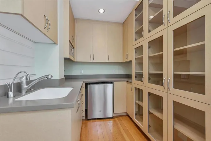 421423 Kipling Street, Palo Alto, California 94301