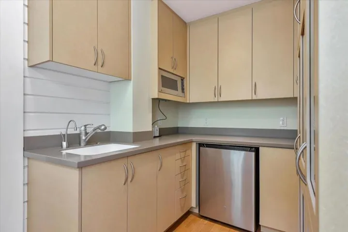 421423 Kipling Street, Palo Alto, California 94301