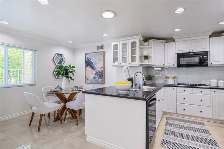 110 Hilltop Cir, Rancho Palos Verdes, California 90275