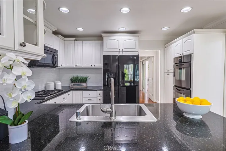 110 Hilltop Cir, Rancho Palos Verdes, California 90275