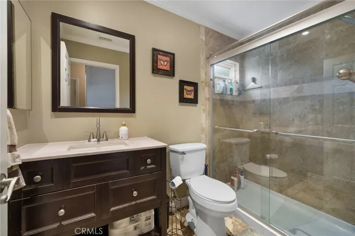 Upstairs full bathroom