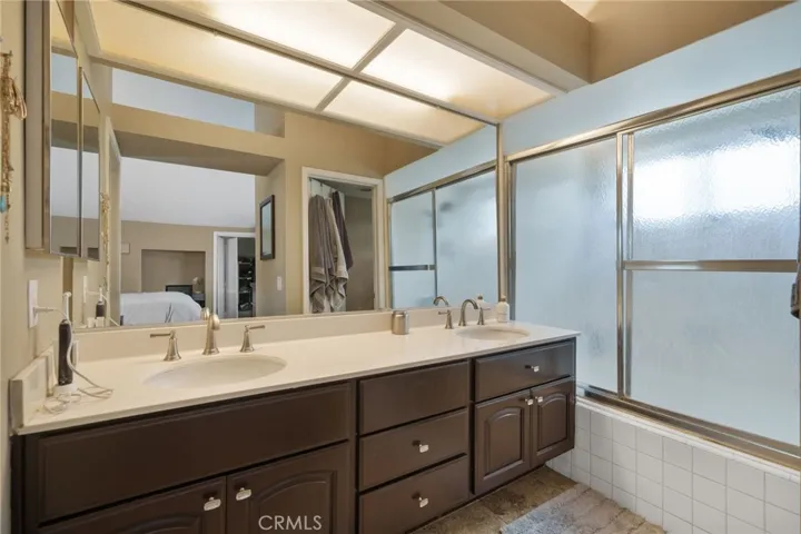 Main Bedroom attached bathroom