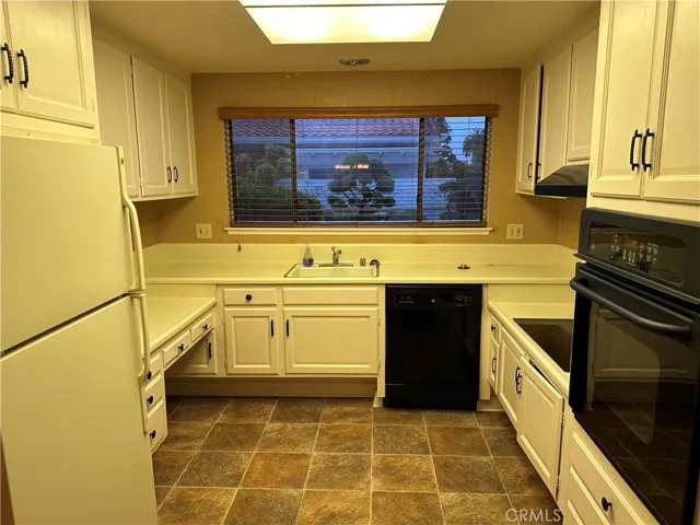 2060 Via Mariposa E. A, Laguna Woods, California 92637
