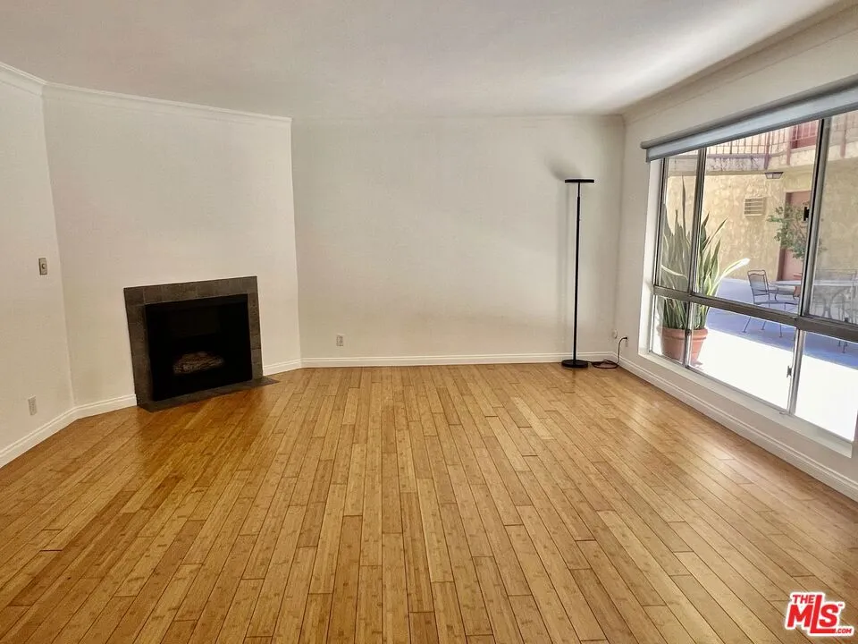 837 N West Knoll Drive 112, West Hollywood, California 90069 home-pic-11