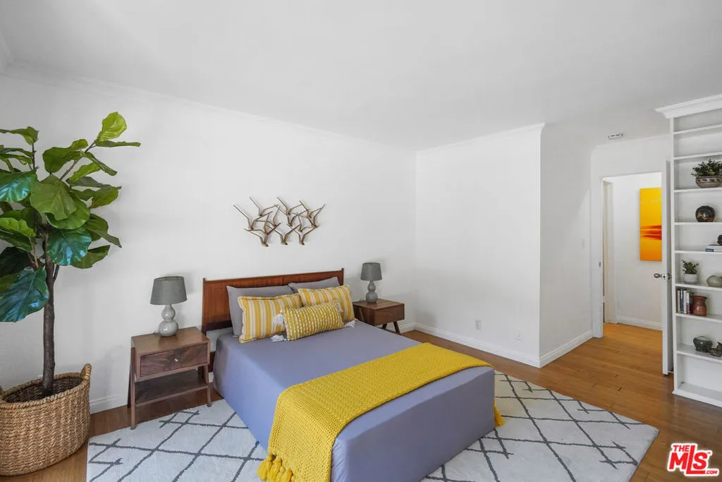 837 N West Knoll Drive 112, West Hollywood, California 90069 home-pic-19