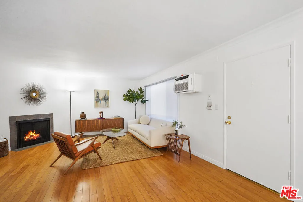 837 N West Knoll Drive 112, West Hollywood, California 90069 home-pic-8