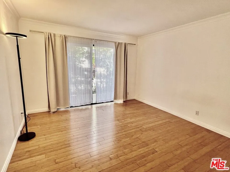 837 N West Knoll Drive 112, West Hollywood, California 90069 home-pic-18