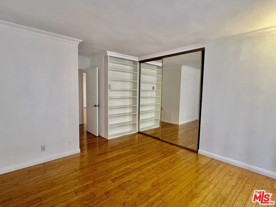 837 N West Knoll Drive 112, West Hollywood, California 90069 home-pic-21