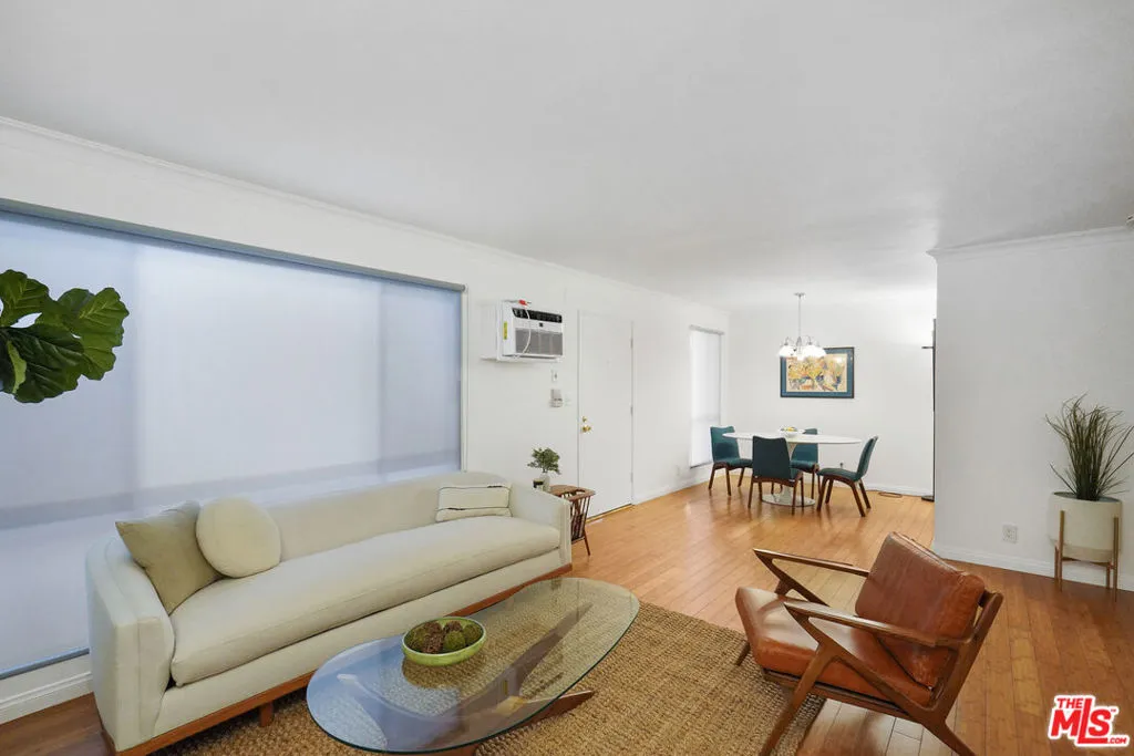 837 N West Knoll Drive 112, West Hollywood, California 90069 home-pic-9