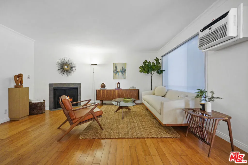 837 N West Knoll Drive 112, West Hollywood, California 90069 home-pic-7