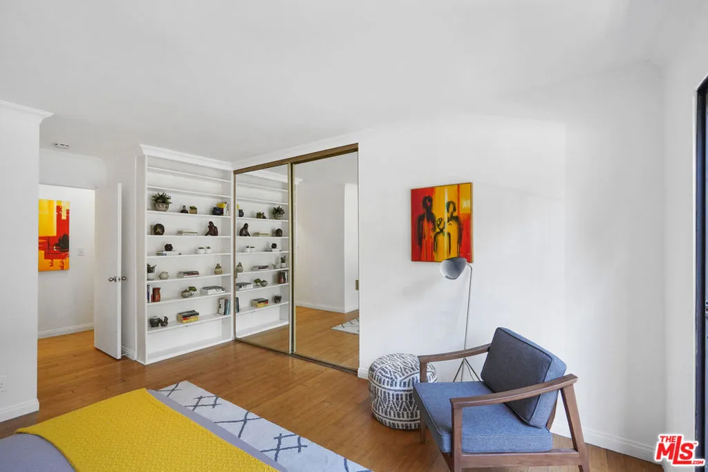 837 N West Knoll Drive 112, West Hollywood, California 90069 home-pic-20