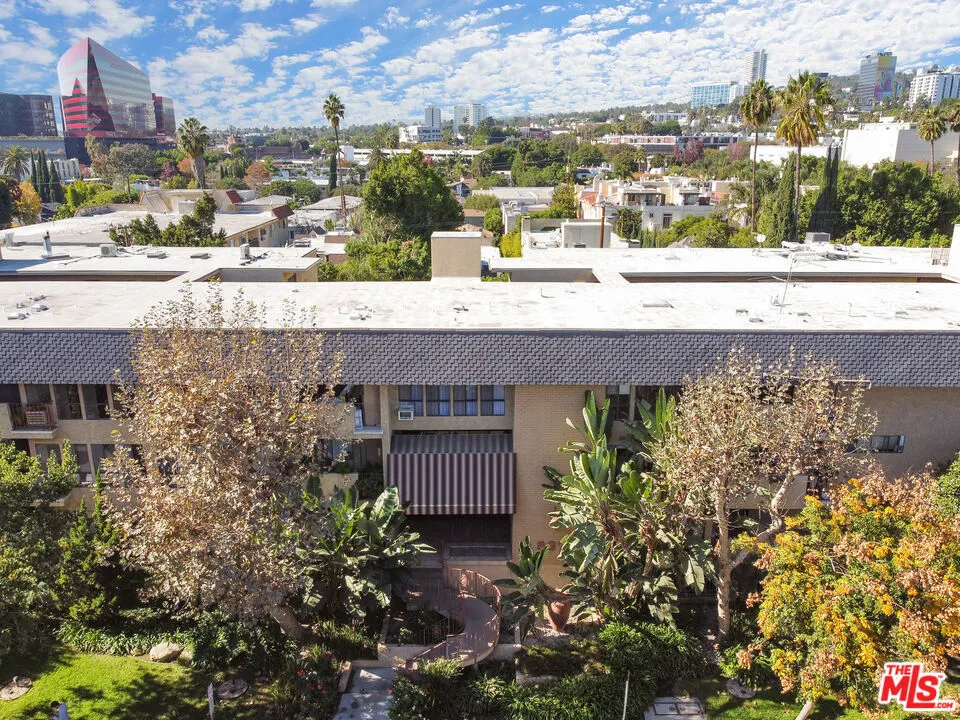 837 N West Knoll Drive 112, West Hollywood, California 90069 home-pic-2