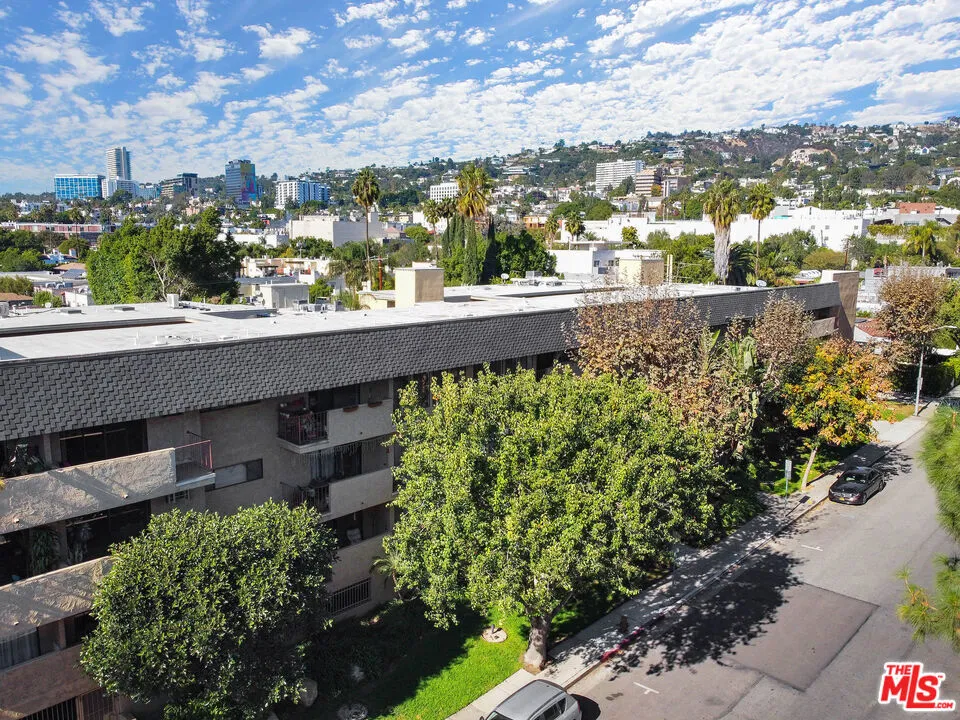 837 N West Knoll Drive 112, West Hollywood, California 90069 home-pic-1