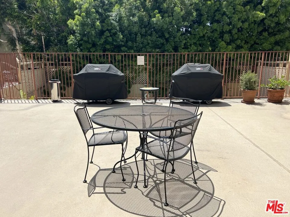 837 N West Knoll Drive 112, West Hollywood, California 90069 home-pic-24