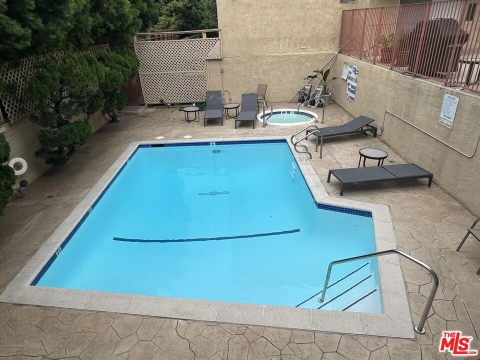 837 N West Knoll Drive 112, West Hollywood, California 90069 home-pic-26