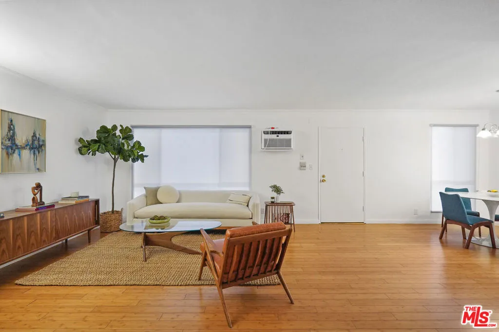 837 N West Knoll Drive 112, West Hollywood, California 90069 home-pic-10