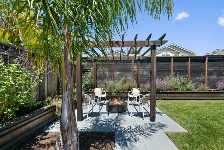 1025 Webster Street B, Santa Cruz, California 95062