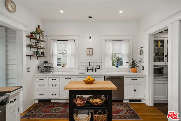 1805 S Hobart Boulevard, Los Angeles, California 90006