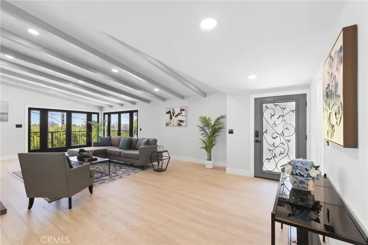 4925 Topeka Drive, Tarzana, California 91356
