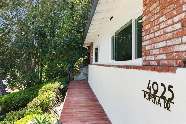 4925 Topeka Drive, Tarzana, California 91356