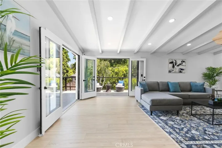 4925 Topeka Drive, Tarzana, California 91356