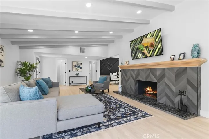 4925 Topeka Drive, Tarzana, California 91356