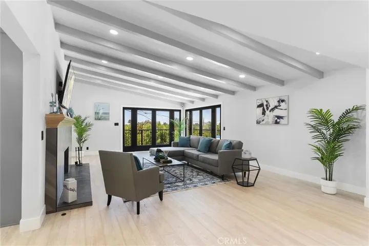 4925 Topeka Drive, Tarzana, California 91356