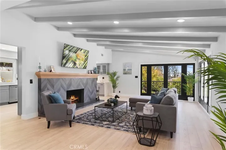 4925 Topeka Drive, Tarzana, California 91356