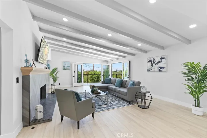 4925 Topeka Drive, Tarzana, California 91356