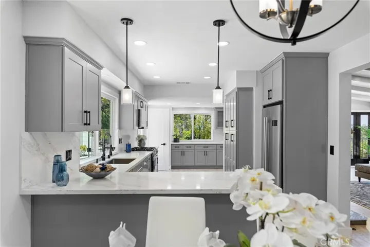 4925 Topeka Drive, Tarzana, California 91356