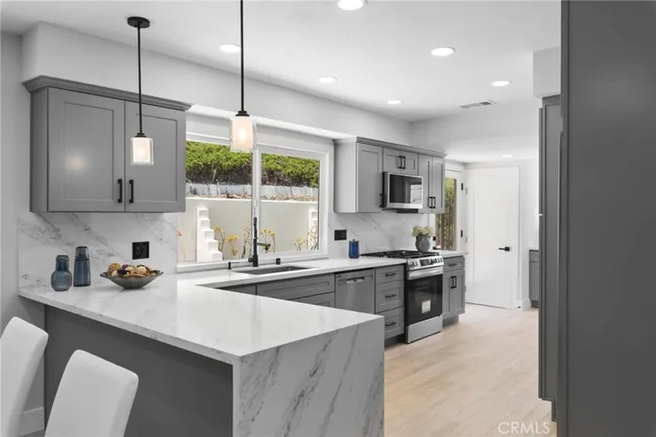 4925 Topeka Drive, Tarzana, California 91356
