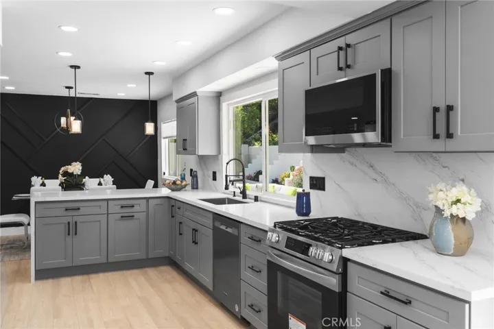 4925 Topeka Drive, Tarzana, California 91356