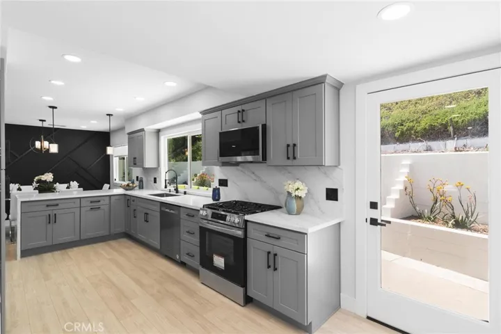 4925 Topeka Drive, Tarzana, California 91356
