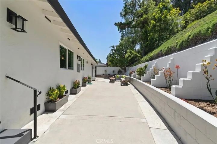 4925 Topeka Drive, Tarzana, California 91356