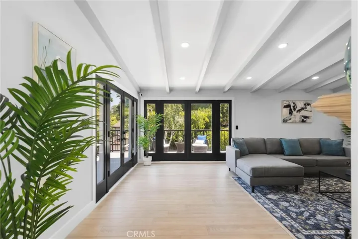 4925 Topeka Drive, Tarzana, California 91356