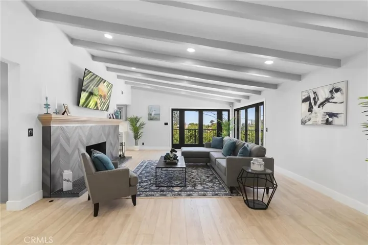4925 Topeka Drive, Tarzana, California 91356