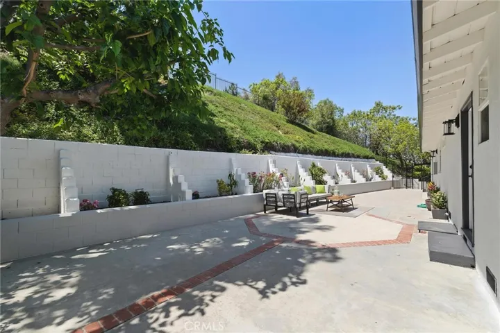 4925 Topeka Drive, Tarzana, California 91356