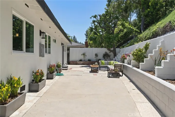 4925 Topeka Drive, Tarzana, California 91356