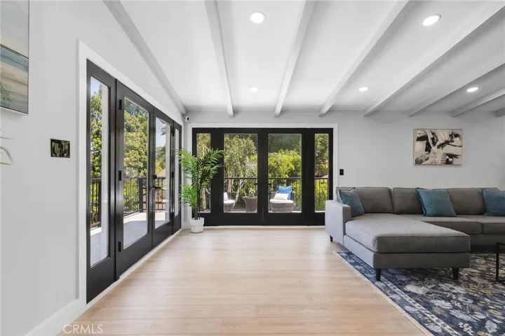 4925 Topeka Drive, Tarzana, California 91356