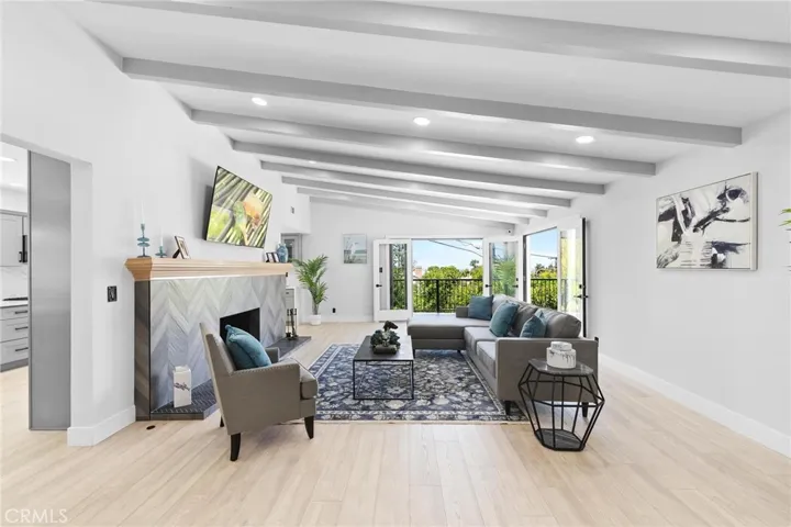 4925 Topeka Drive, Tarzana, California 91356